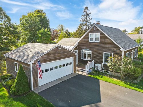 3 Chester Ave, Falmouth, ME, 04105-2121 | Card Image