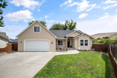 500 Paver Ct, Benton City, WA, 99320-7845 | Card Image
