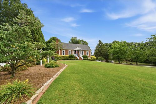 808 Springhouse Ct, Kernersville, NC, 27284-8532 | Card Image