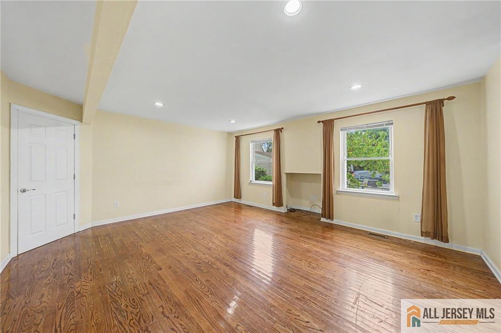 Residential Lease in South River 5