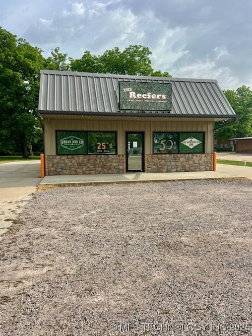 907 E Main St, Tishomingo, OK, 73460-2362 | Card Image