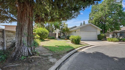 1715 E Vine Court, Visalia, CA, 93292 | Card Image