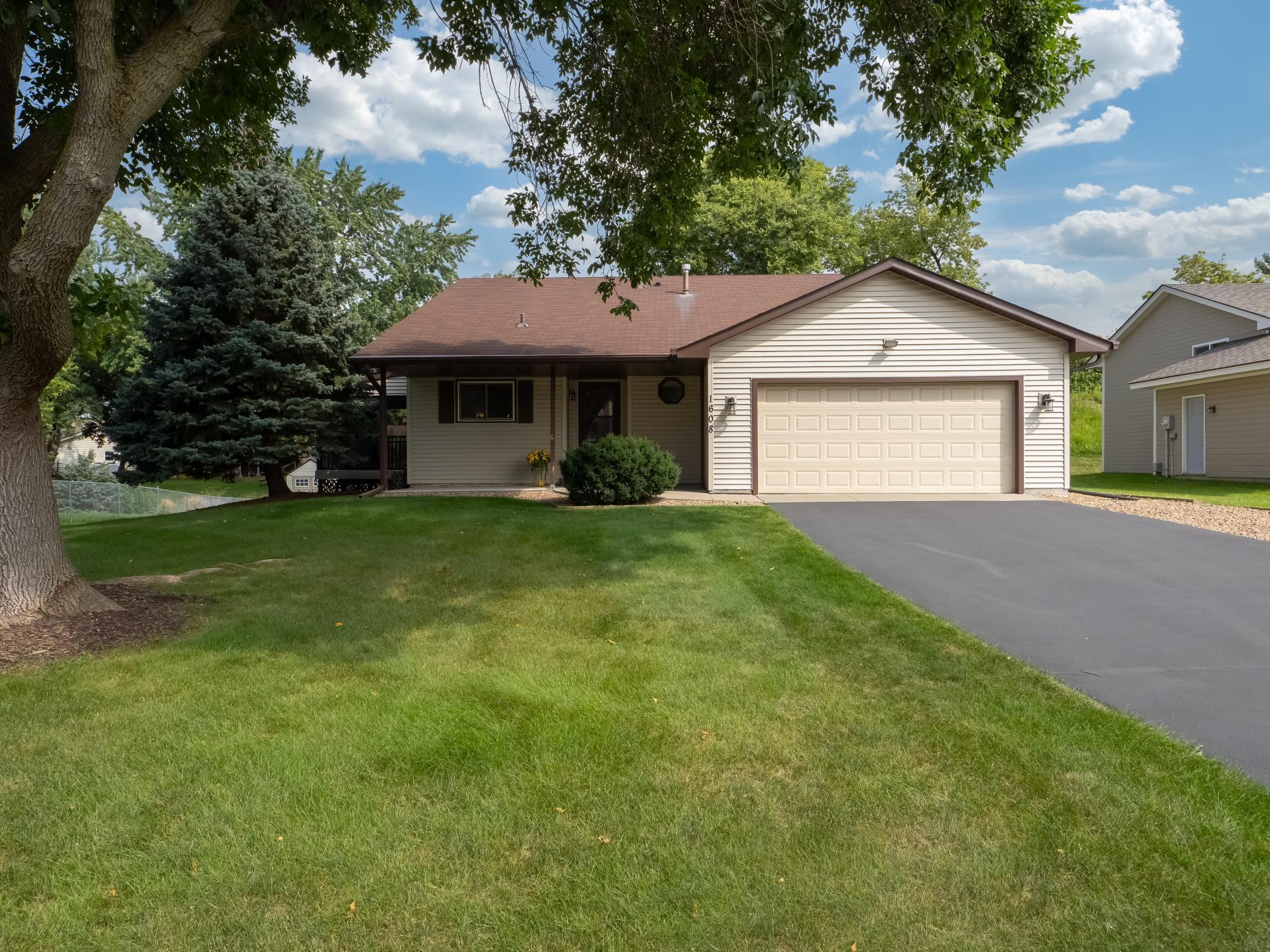 Rio Loma Dr, Burnsville, MN 55337