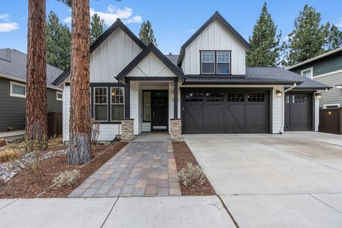 19147 Park Commons Dr, Bend, OR, 97703-6982 | Card Image