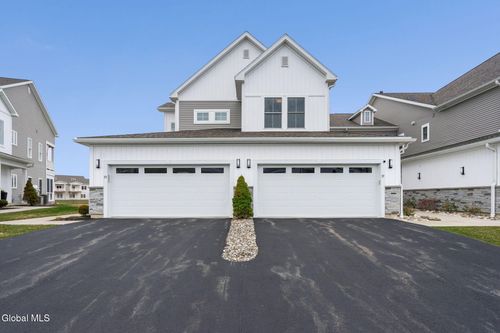 39 Wardley Cir, Cohoes, NY, 12047-4324 | Card Image