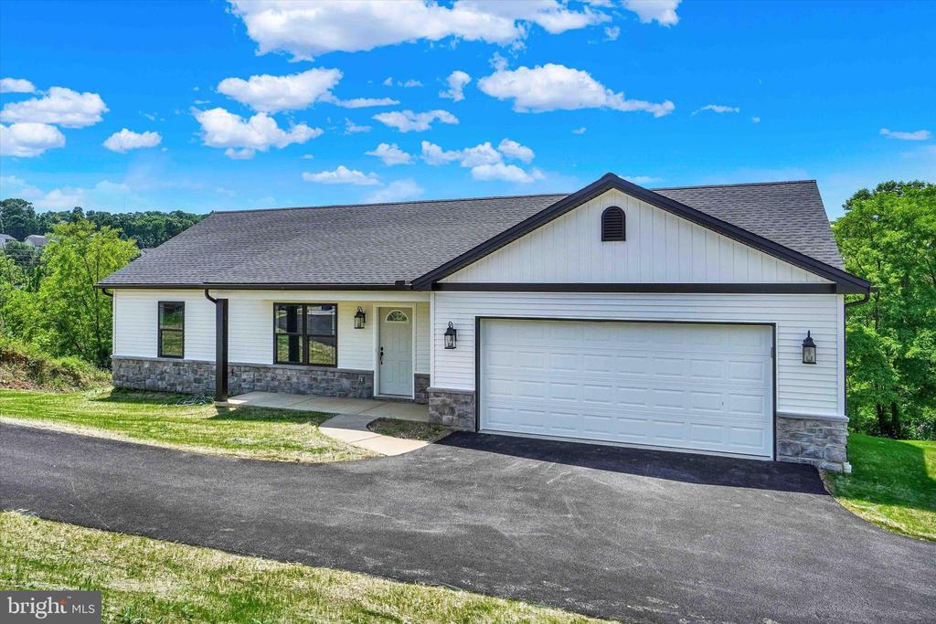Barclay Dr, Red Lion, PA 17356