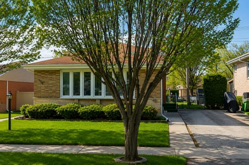 4639 Howard St, Skokie, IL, 60076-3735 | Card Image