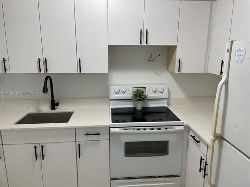 19-142 Sw 18th Ave, Miami, FL, 33135-2077 | Card Image