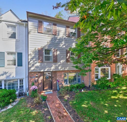 15 Georgetown Grn, CHARLOTTESVILLE, VA, 22901-2142 | Card Image