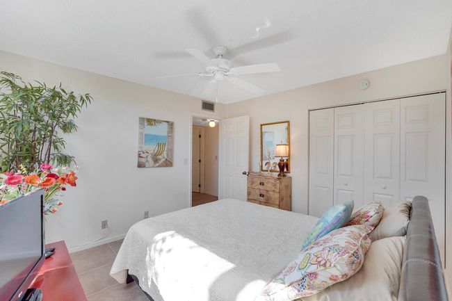 APT-301 - 7300 Lake Circle Dr, Condo with 2 bedrooms, 2 bathrooms and null parking in Margate FL | Image 14