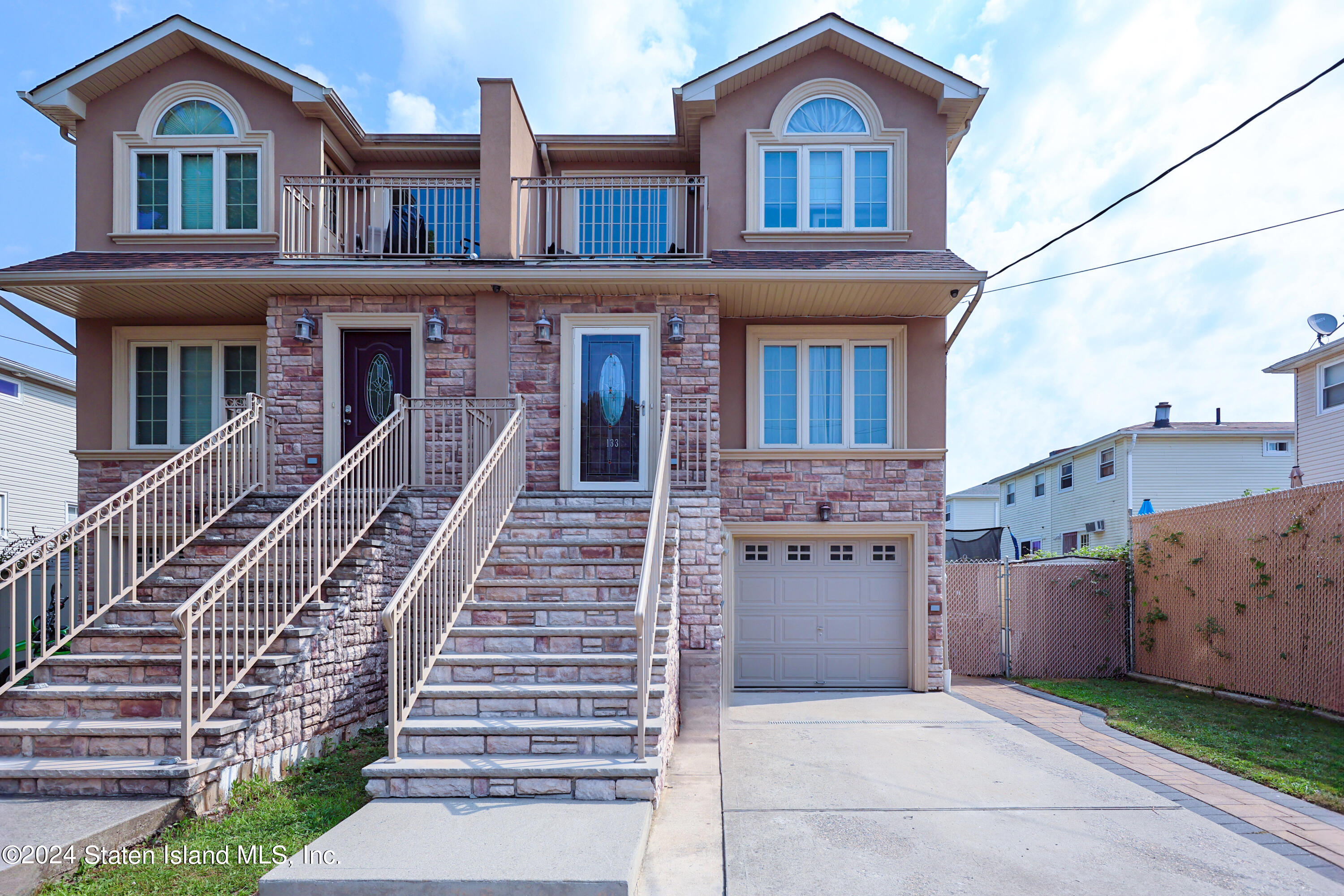 Aviston St, Staten Island, NY 10306