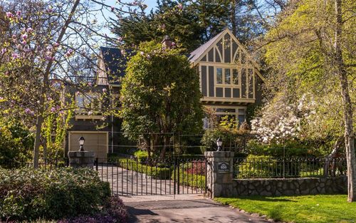 650 Mountjoy Ave, Oak Bay, BC, V8S4K9 | Card Image