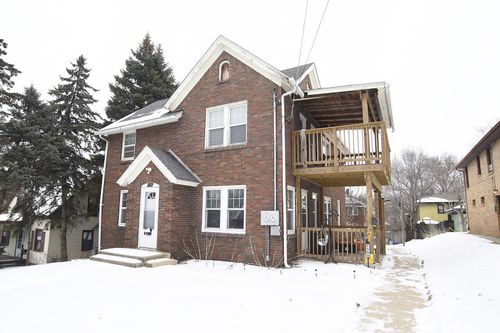 1305 Garrison Ave, Rockford, IL, 61103-6134 | Card Image