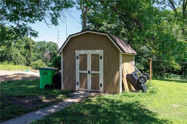 1836 N 4 Th St, House other with 5 bedrooms, 2 bathrooms and null parking in Neodesha KS | Image 36