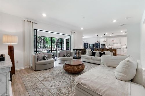 10427 Ventana Ln, NAPLES, FL, 34120-2497 | Card Image