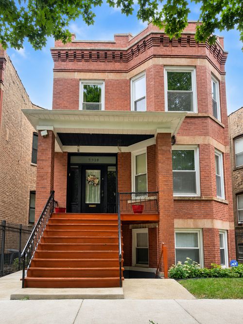 2-3910 W Wrightwood Avenue, Chicago, IL, 60647 | Card Image