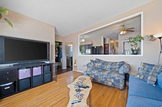 7121 37 Avenue Nw, Home with 5 bedrooms, 2 bathrooms and 2 parking in Calgary AB | Image 7