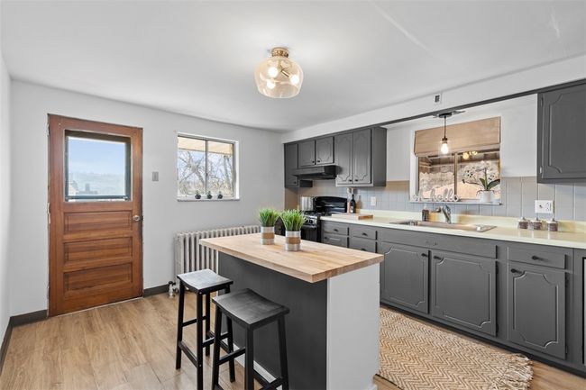 537 6 Th St, House other with 5 bedrooms, 3 bathrooms and 3 parking in Braddock PA | Image 16