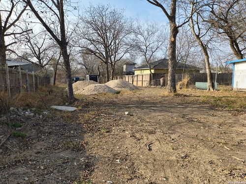 708 4th St, Natalia, TX, 78059 | Card Image