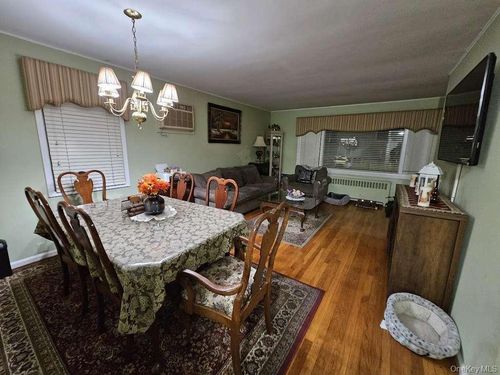 124 Lakeview Ave, Lynbrook, NY, 11563-1761 | Card Image