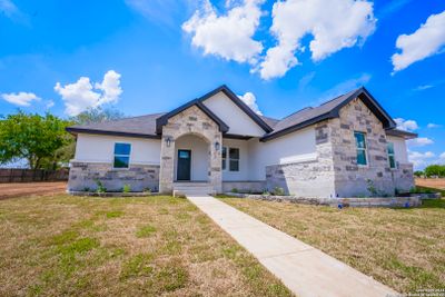 20030 Hyde Park, House other with 4 bedrooms, 2 bathrooms and null parking in Lytle TX | Image 2