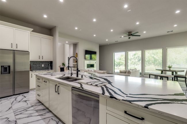 7281 Waters Edge Dr, House other with 5 bedrooms, 4 bathrooms and null parking in The Colony TX | Image 11