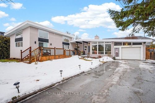 746 Quaker Rd, Welland, ON, L3C3H4 | Card Image