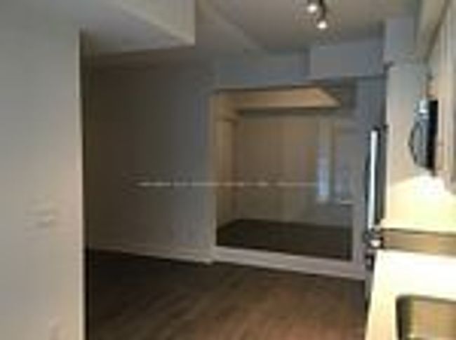 1535 - 525 Adelaide St W, Condo with 2 bedrooms, 1 bathrooms and 1 parking in Toronto ON | Image 6