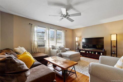 137 Dahlia Dr, Mahopac, NY, 10541-3737 | Card Image