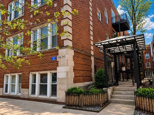 3b-717 W Barry Ave, Chicago, IL, 60657-4506 | Card Image