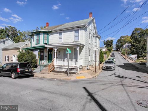 53 E North St, WAYNESBORO, PA, 17268-1352 | Card Image