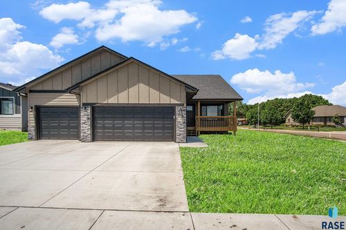 1103 Cyber Ct Court, Madison, SD, 57042 | Card Image