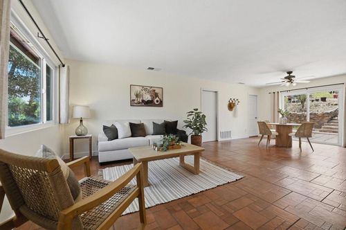 515 Ross Dr, Escondido, CA, 92029-1126 | Card Image