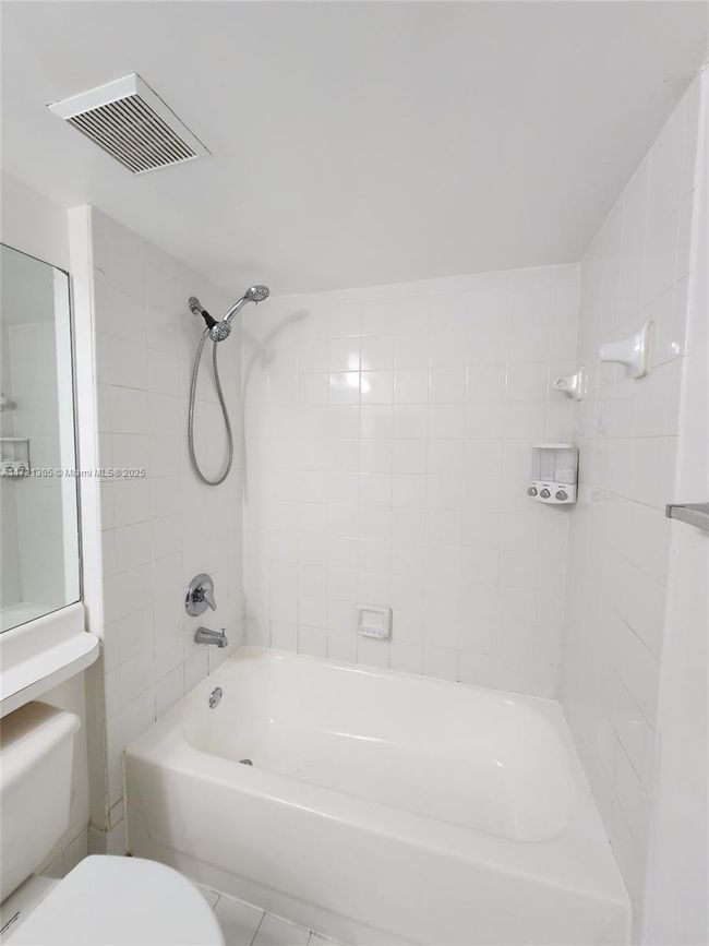 APT-129 - 2600 S University Dr, Condo with 3 bedrooms, 2 bathrooms and null parking in Davie FL | Image 31