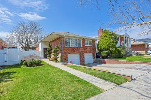 2630 Clearview Expy, Bayside, NY, 11360-2341 | Card Image