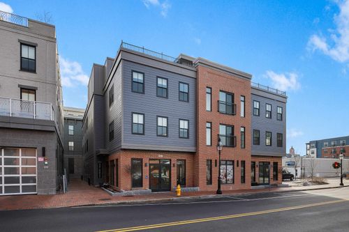 305-238 Deer St, Portsmouth, NH, 03801-3905 | Card Image