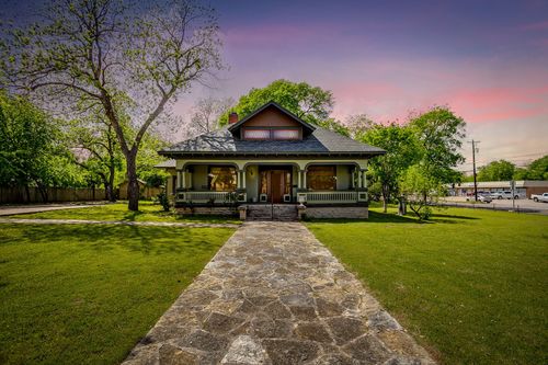 106 S Jones St, Granbury, TX, 76048-1905 | Card Image