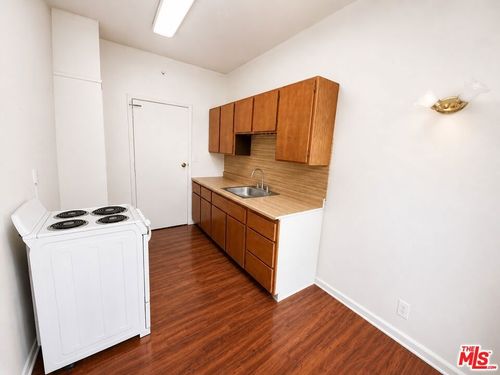 403-634 S Gramercy Pl, Los Angeles, CA, 90005-3243 | Card Image