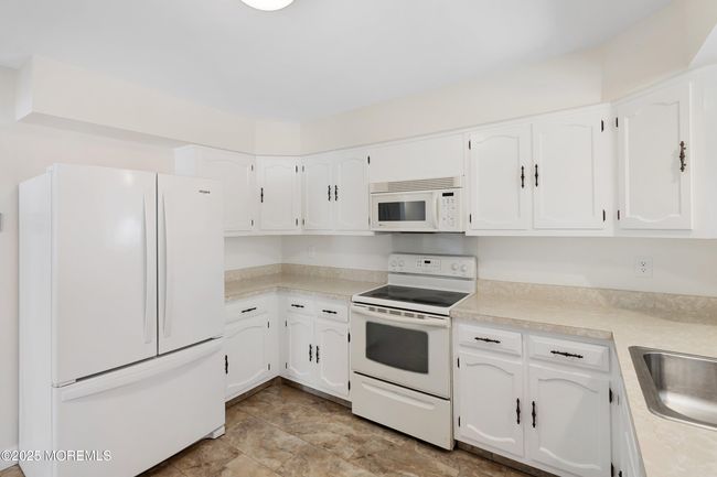 B - 20 Lexington Dr, Home with 2 bedrooms, 2 bathrooms and 1 parking in Whiting NJ | Image 10