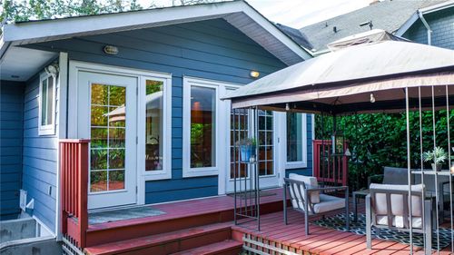 1716 Bay St, Victoria, BC, V8R2C1 | Card Image