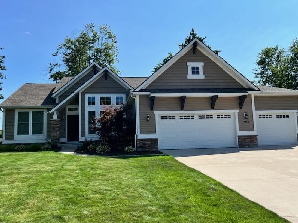 Maple Leaf Dr, Nunica, MI 49448