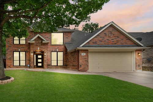 6619 Forest Park Dr, Arlington, TX, 76001-8404 | Card Image