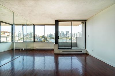 532 - 666 Leg In Boot Sq, Condo with 2 bedrooms, 1 bathrooms and 2 parking in Vancouver BC | Image 3