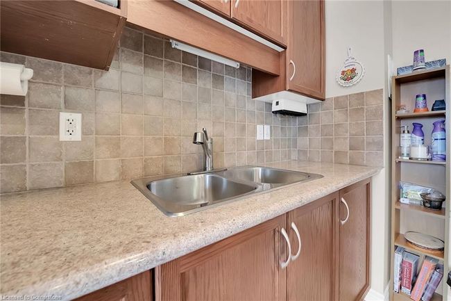 512 - 793 Colborne St, House attached with 3 bedrooms, 1 bathrooms and 2 parking in Brantford ON | Image 17