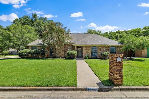 6844 Inwood Dr, North Richland Hills, TX, 76182-7634 | Card Image