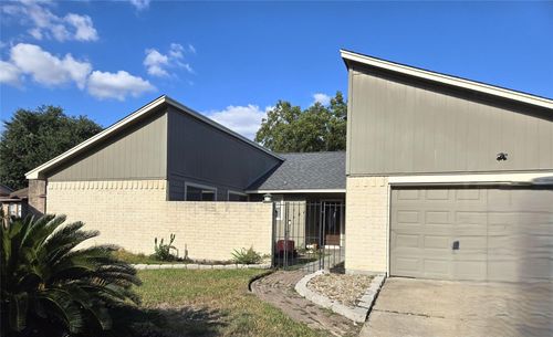 6810 Desert Rose Ln, Houston, TX, 77086-2822 | Card Image