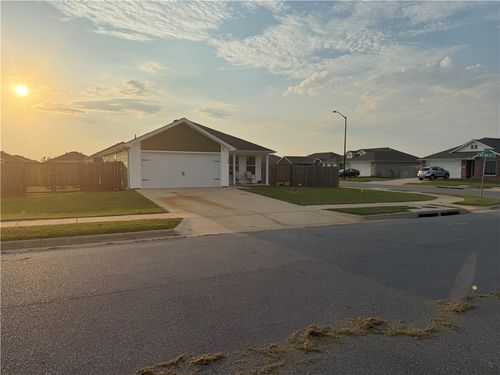 800 S Parrot Lane, Siloam Springs, AR, 72761 | Card Image