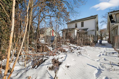 675 Algonquin St, Detroit, MI, 48215-3265 | Card Image