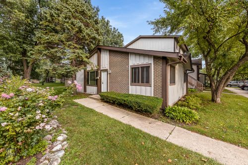 636 Forum Dr, Roselle, IL, 60172-1466 | Card Image