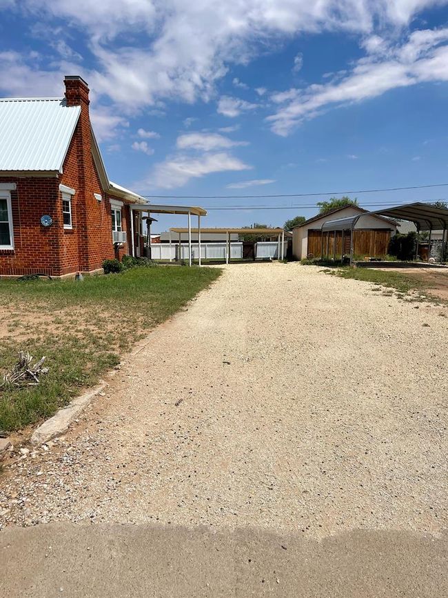501 E 15 Th St, House other with 2 bedrooms, 1 bathrooms and 2 parking in Big Spring TX | Image 7